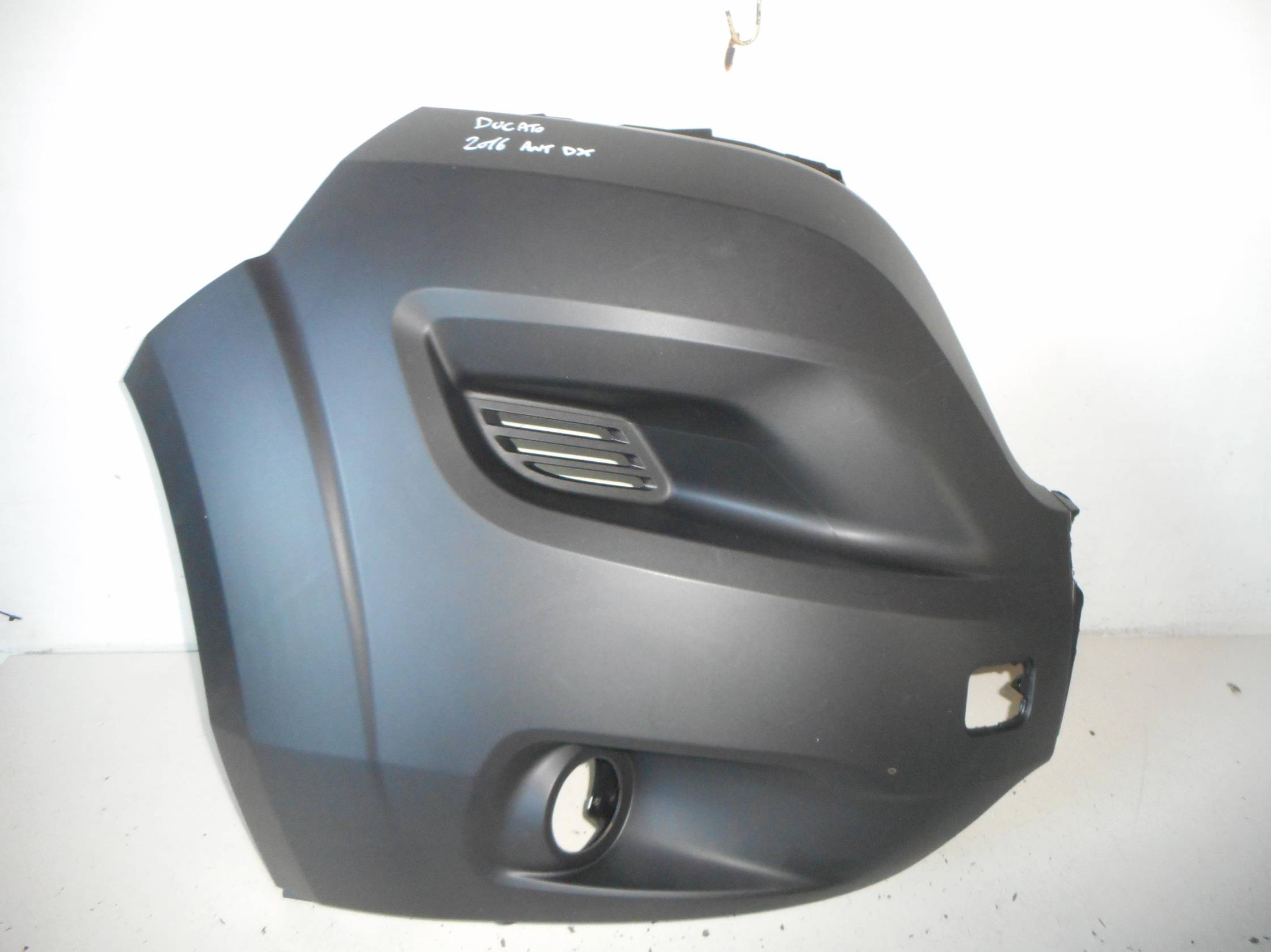 Paraurti ant. lat. dx.